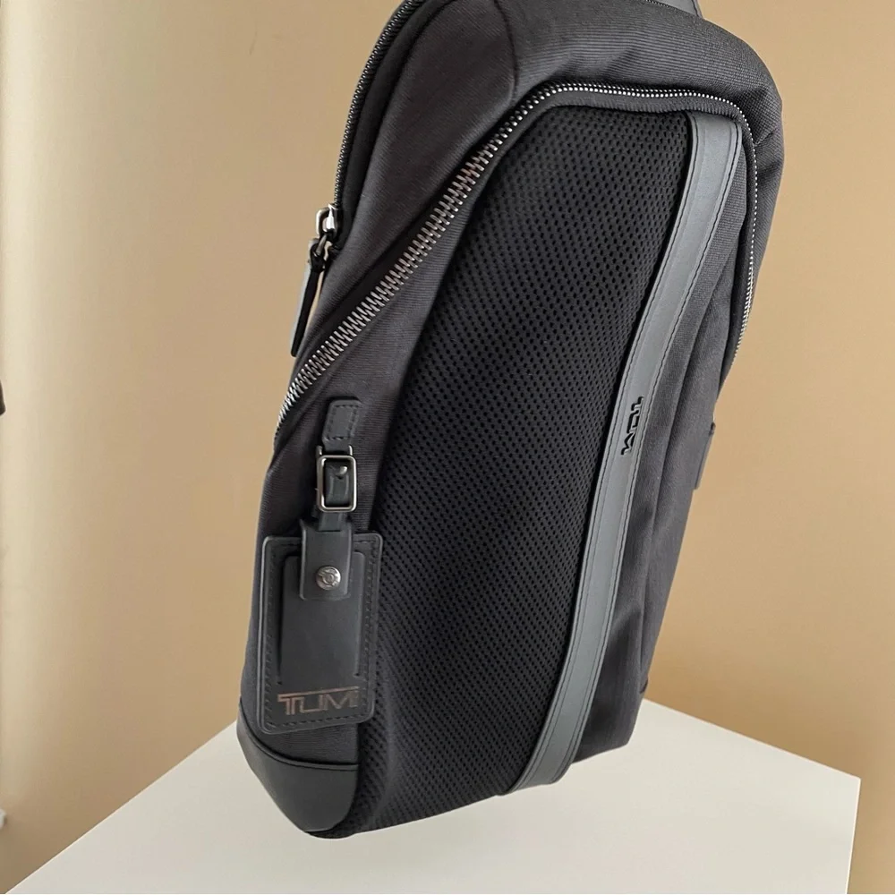 Tumi BERWICK SLING in Charcoal